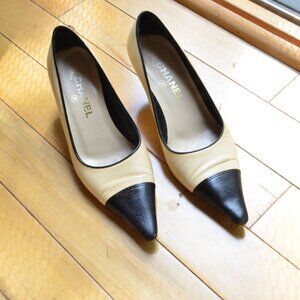 Vintage Chanel Pointy Toe Kitten Heels Pumps Size 37
